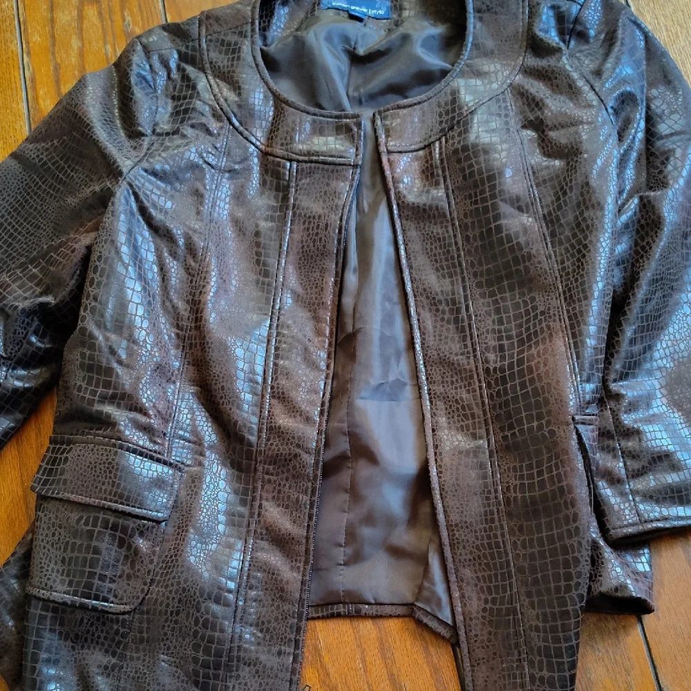 Elegant Brown Crocodile-Patterned Women's Jacket - Picture 1 of 1